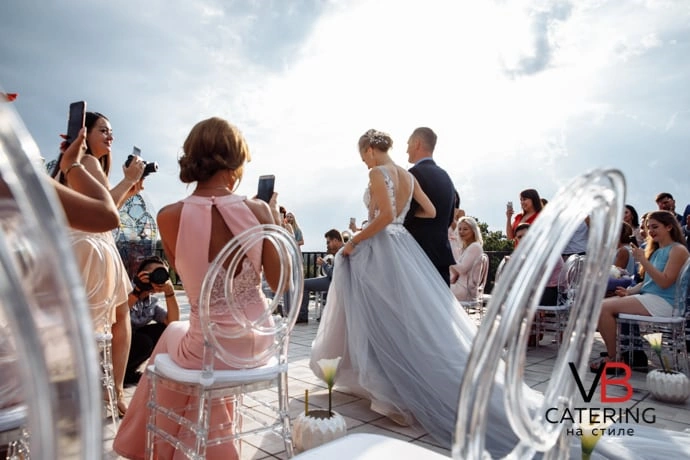 Фотография свадебной церемонии под открытым небом