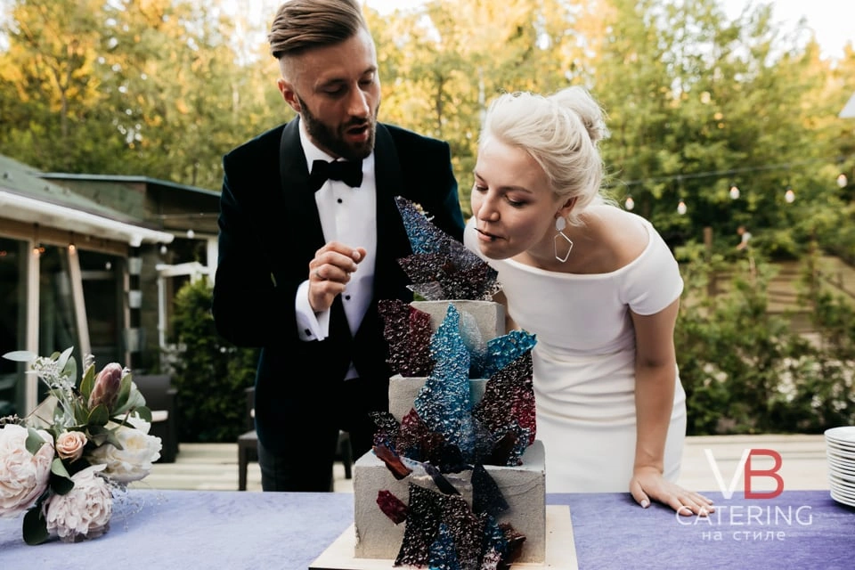 Фотография стильного свадебного торта на заказ